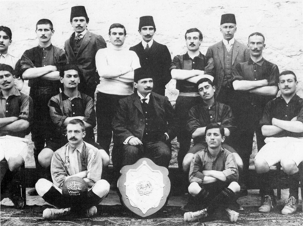 ilk türk takımı siyah çoraplılar